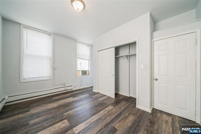 Building Photo - 309 14th St