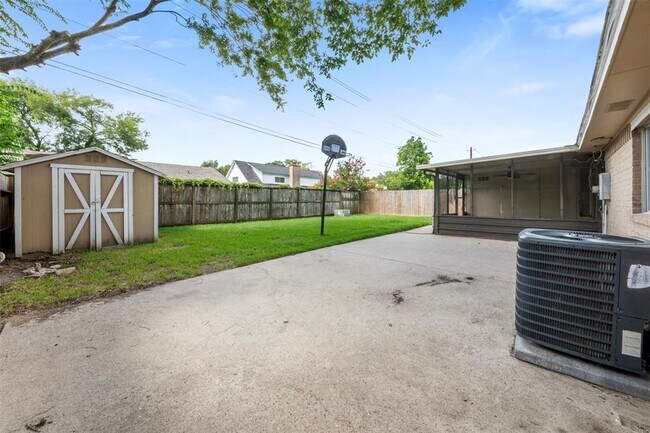 Building Photo - 6631 Villarreal Dr