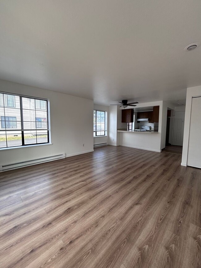 Building Photo - 2 Bed 1 Bath in heart of Bellingham Receive a $250 Amazon gift card upon move in!!