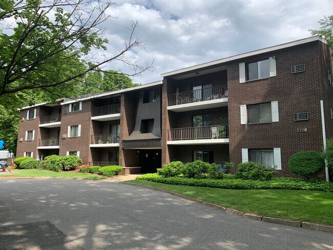 Primary Photo - 2320 Commonwealth Ave