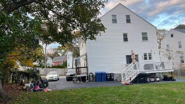 Building Photo - 48 Bartley St