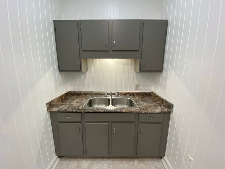 Building Photo - 4816 Myrtle Ave