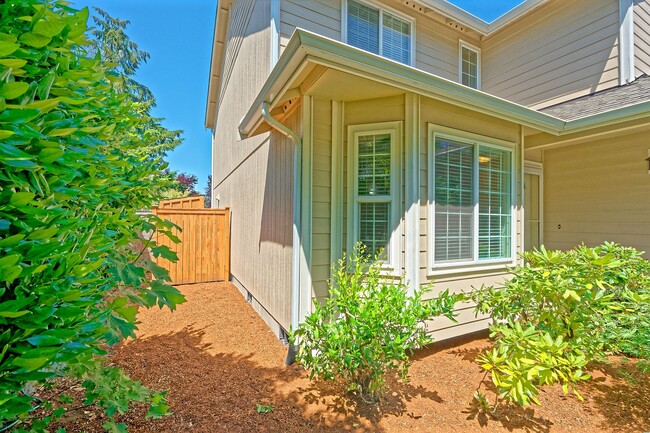 Building Photo - 4 Bedroom Home