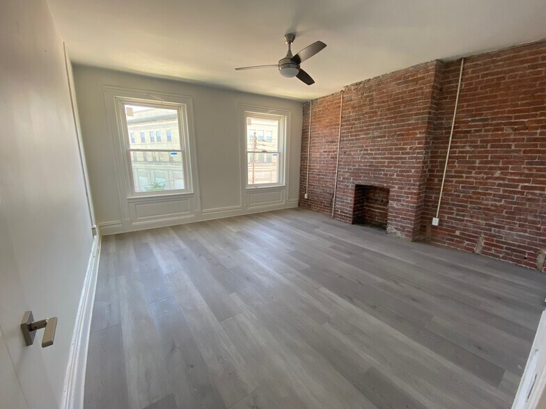 Building Photo - 4754 Liberty Ave