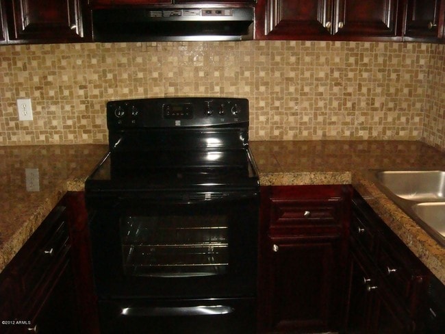 Building Photo - 4050 E Cactus Rd