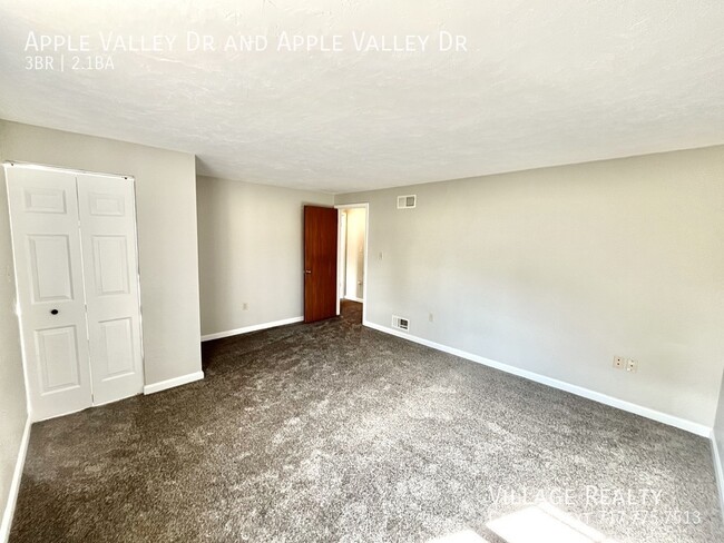 Building Photo - Extremely spacious 3-bed townhome in Dalla...