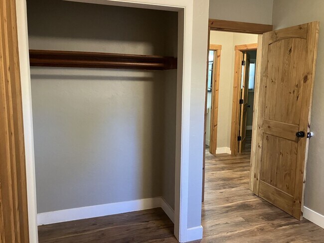 Building Photo - Cozy Three Bedroom Home in South Salem