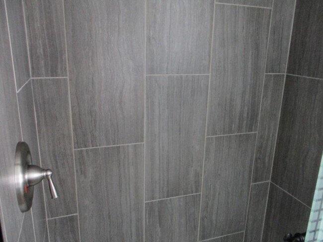 Building Photo - 1005 S 11th St