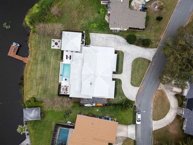 Building Photo - 2024 Lake Dr