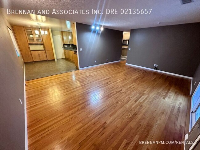 Building Photo - 975 Hemlock Ave