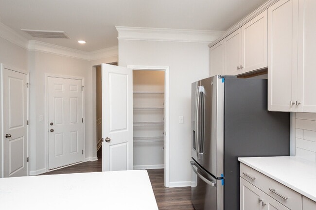 Building Photo - Elegant 3-Bedroom, 2.5-Bath Townhome with Modern Finishes ($1950/mo rent***)