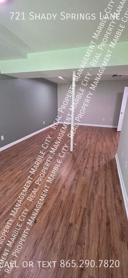 Building Photo - 721 Shady Springs Ln