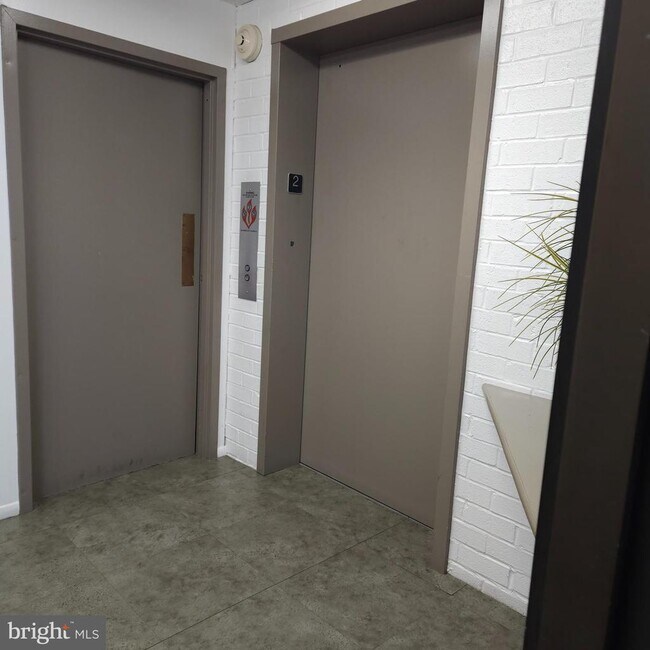 Building Photo - 15101 Glade Dr