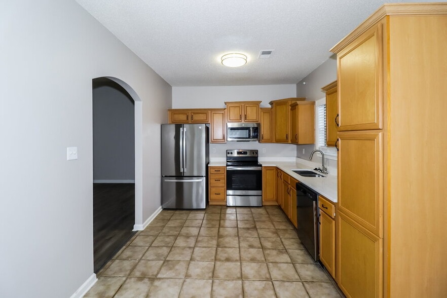 Building Photo - 65 Penny Ln