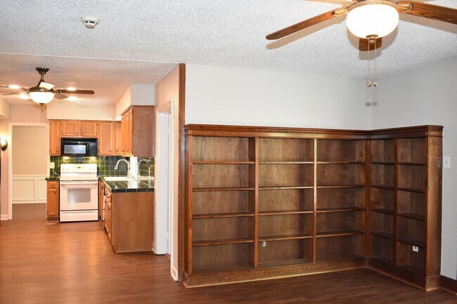 Building Photo - 414 Teal Wood Ln