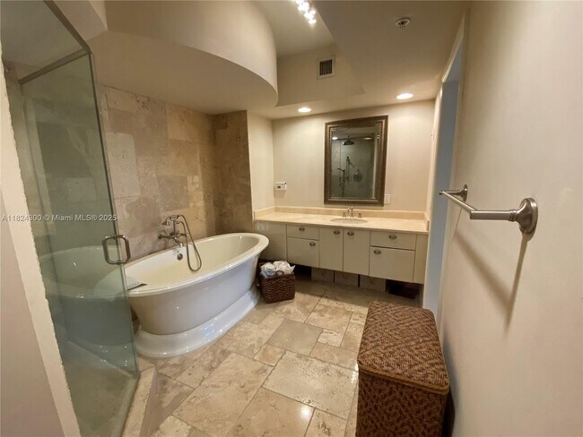 Building Photo - 333 Las Olas Way