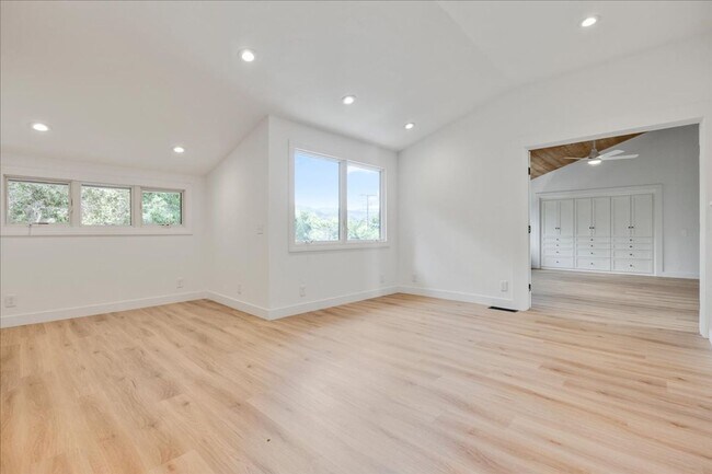 Building Photo - Available Now – Beautiful Carmel Valley Home in Carmel School District