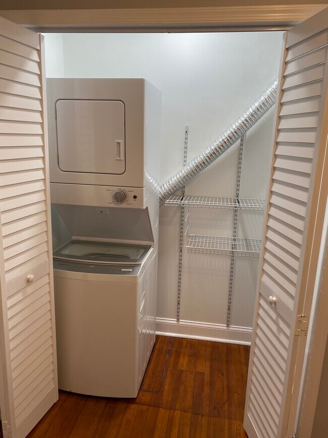 Washer/ dryer in unit - 2220 W Grace St