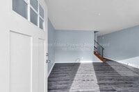 Building Photo - 880 N Meadows Ct