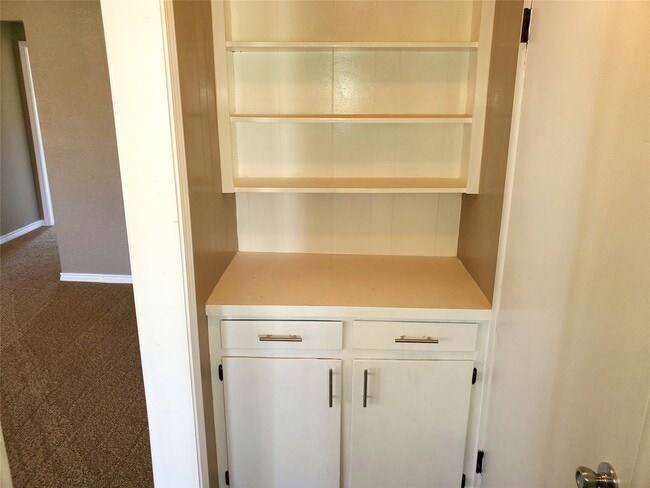 Building Photo - 223 S Willow St