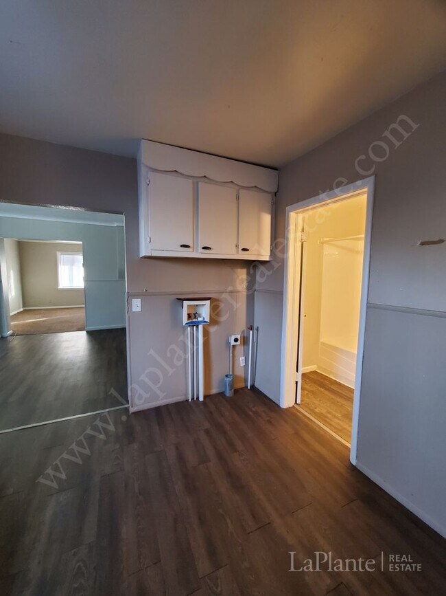 Building Photo - Three Bedroom East Toledo Home for Rent