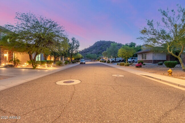 Building Photo - 5811 W Bonanza Ln