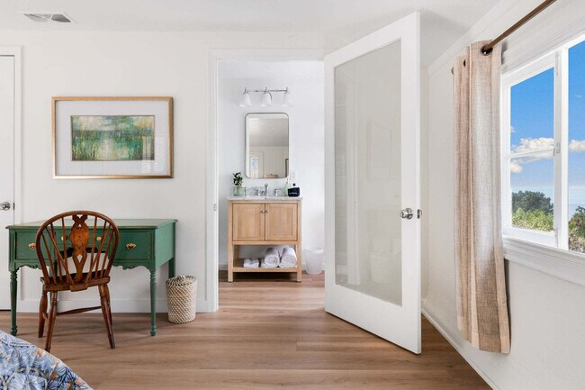 Building Photo - 1850 Castellana Rd