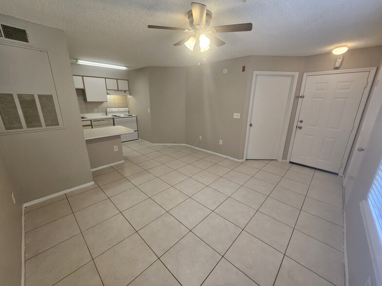Building Photo - 2213 Grand Cayman Ct