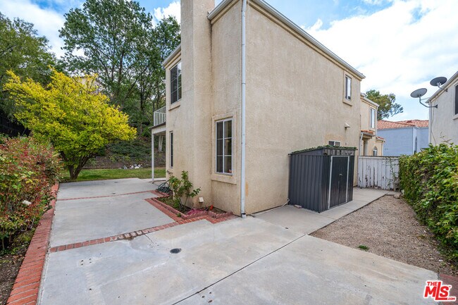 Building Photo - 18639 W Nathan Hill Dr