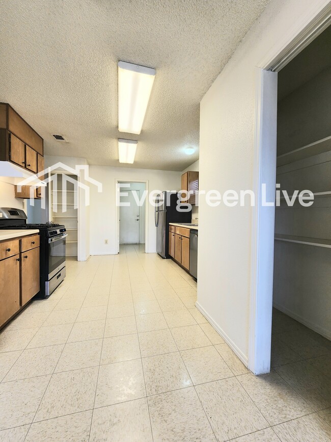 Building Photo - 2302 Sandia Ct