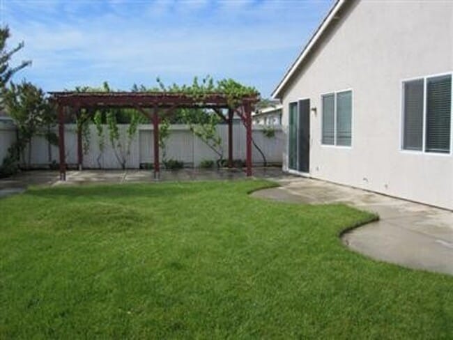 Building Photo - Beautiful Home!  4 bedrooms 2bath.