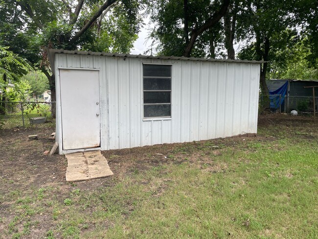 Building Photo - 613 S Andrews Ave