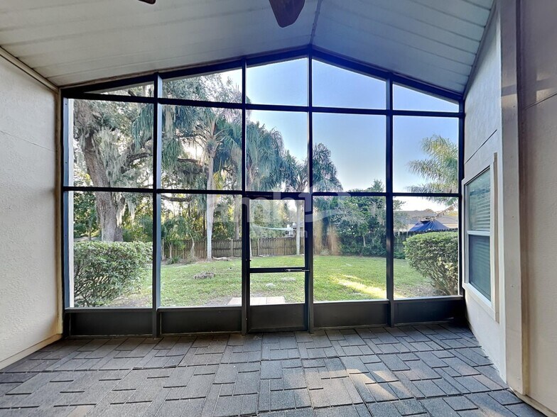 Building Photo - 807 Hickory Knolls Dr