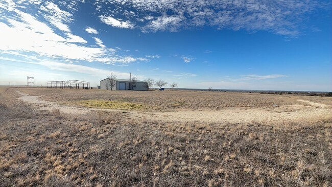 Building Photo - 3 bedroom 2 bathroom Barn dominium on 10 acres! Half off First Month's Rent!!