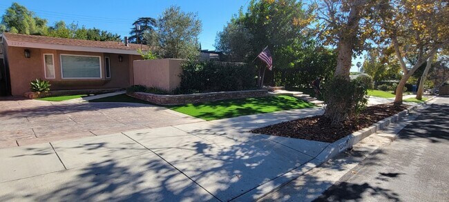 Building Photo - 12340 Lithuania Dr