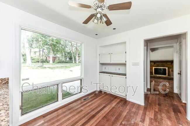 Building Photo - 6206 Redwood Ln