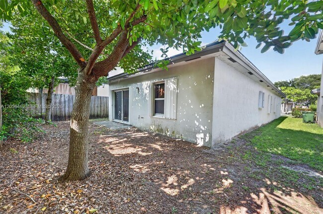 Building Photo - 236 SE 32nd Ave