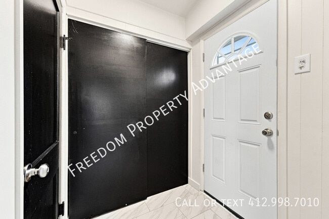 Building Photo - 425 32nd St