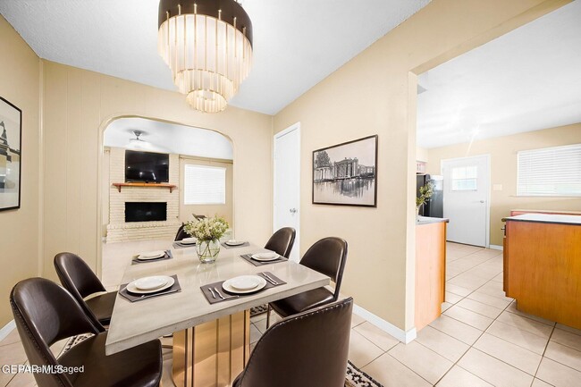 Building Photo - 5656 Kensington Cir