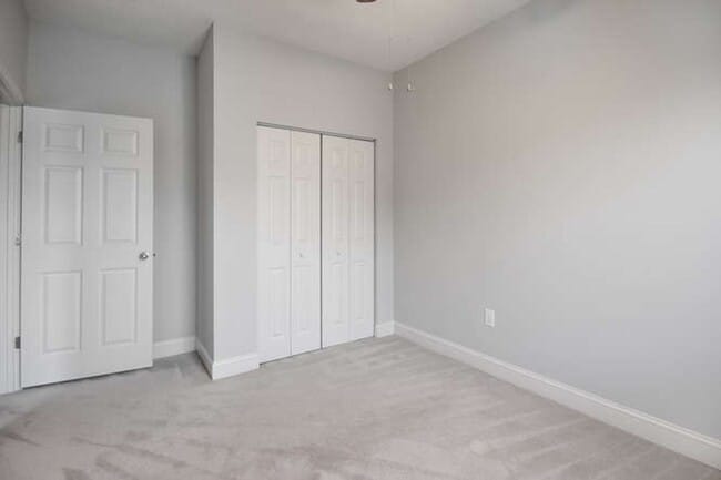 Building Photo - Updated Townhouse