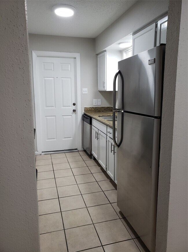 Building Photo - 2277 S Kirkwood Rd