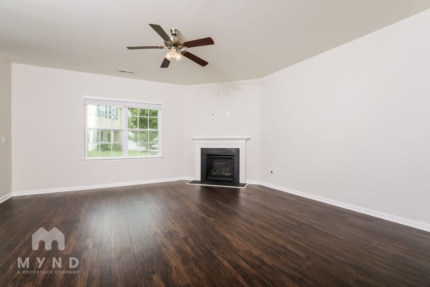Building Photo - 700 Rose Mallow Dr