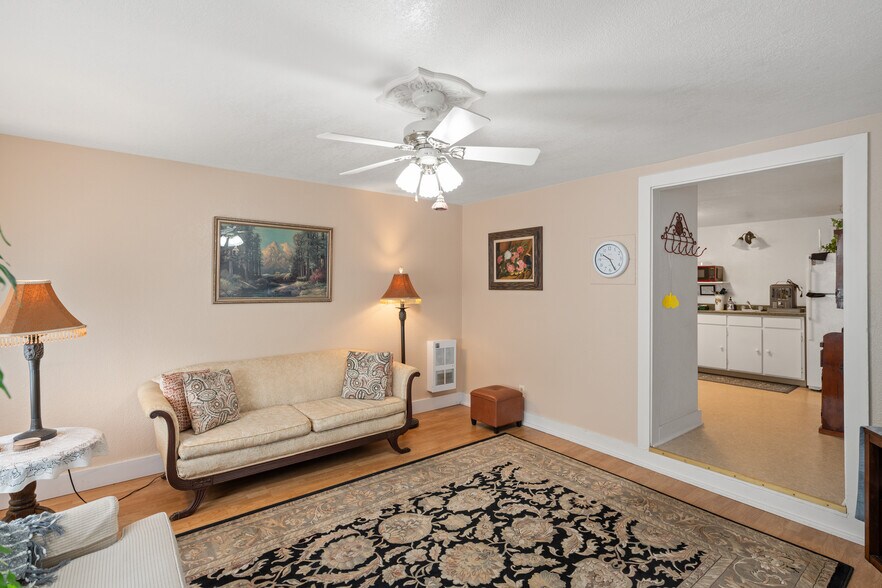 Primary Photo - 451 Broad St