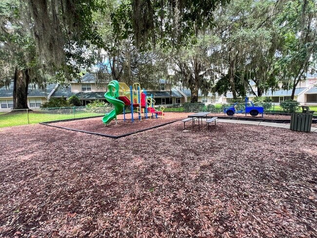 Building Photo - 1/1 Condo in the Greens at West End - Available mid-June!