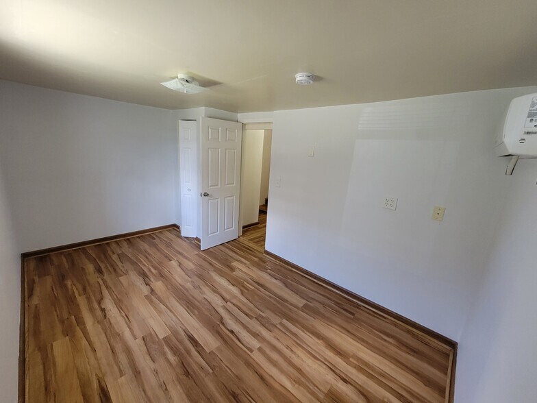 Bedroom - 1043 Madison St