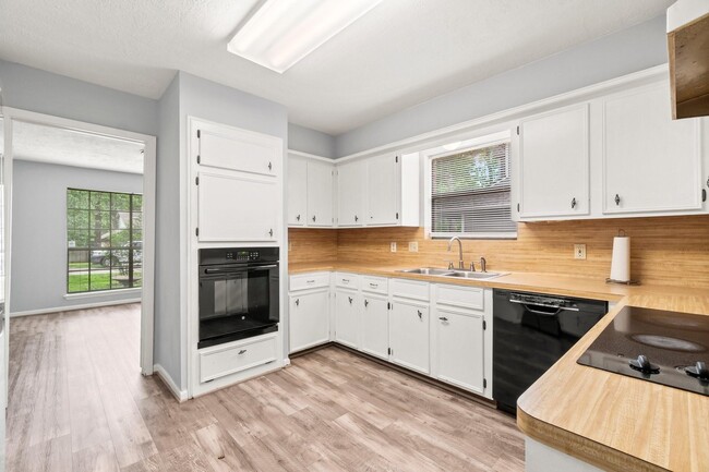 Building Photo - 29 W Torch Pine Cir