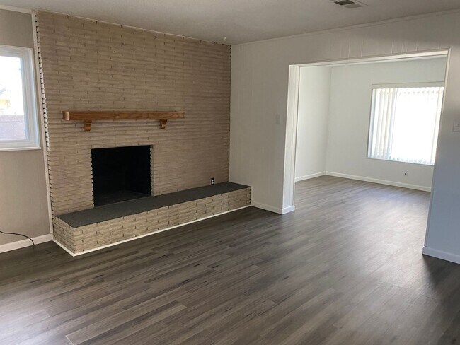 Building Photo - NE BRICK 3 Bedroom 2 Bath 2/CG