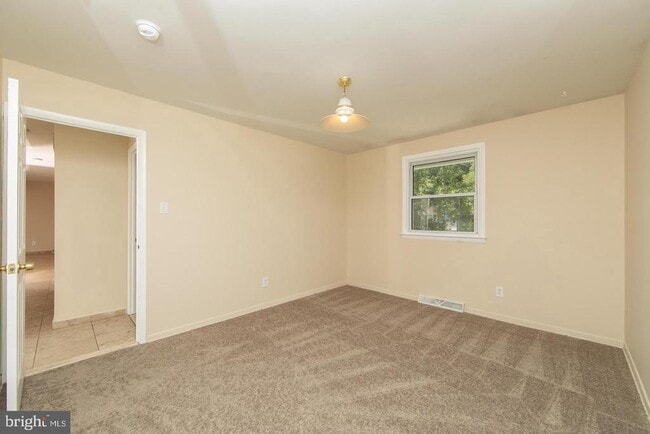 Building Photo - 15 Knollwood Dr