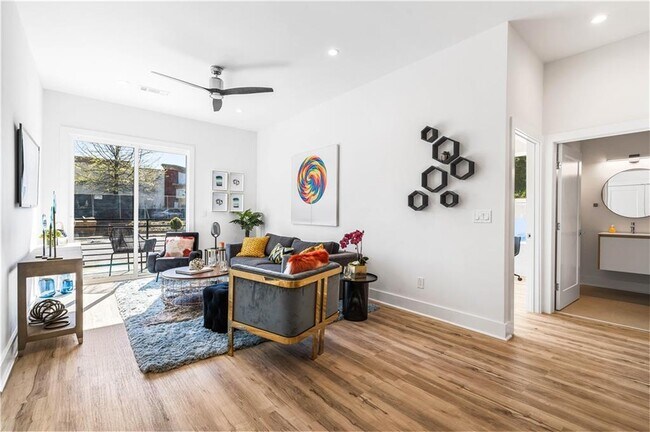 Building Photo - 1155 Custer Ave SE