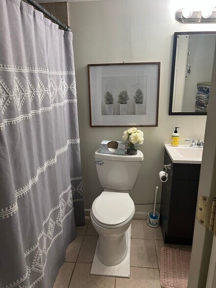 Building Photo - 137 Wrenwood Ln